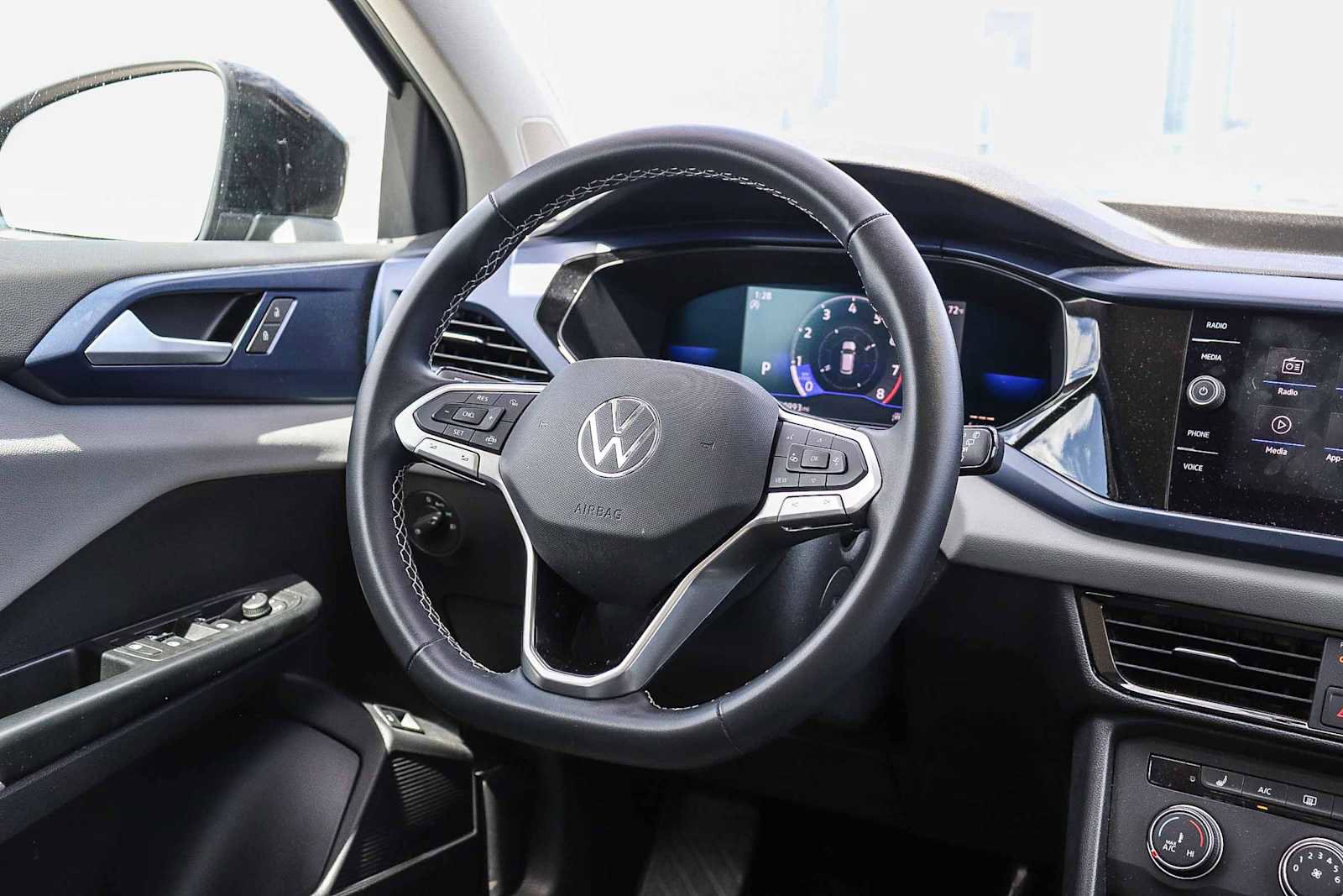 Certified 2022 Volkswagen Taos SE w/ Panoramic Sunroof Package FWD image 14