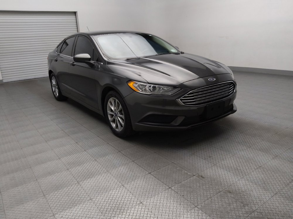 Used 2017 Ford Fusion SE w/ Fusion SE Technology Package FWD image 13