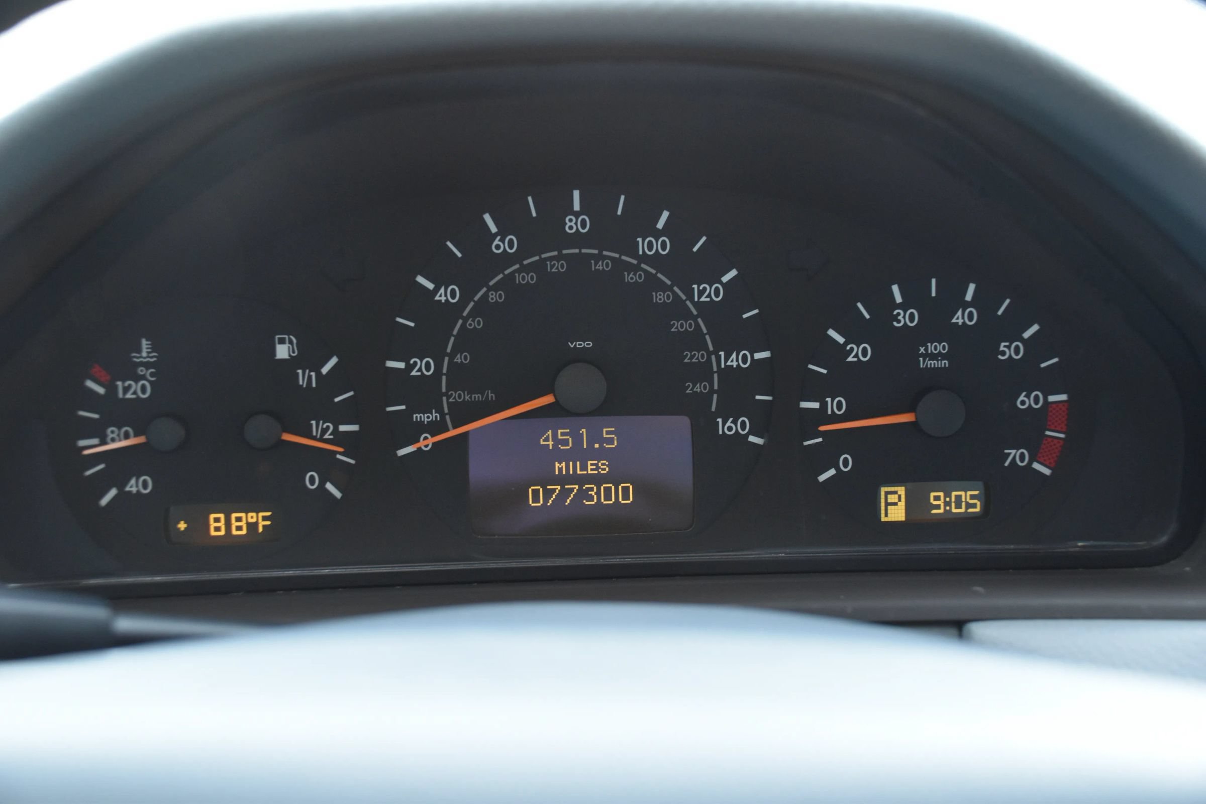 Used 2000 Mercedes-Benz E 320 Sedan image 31