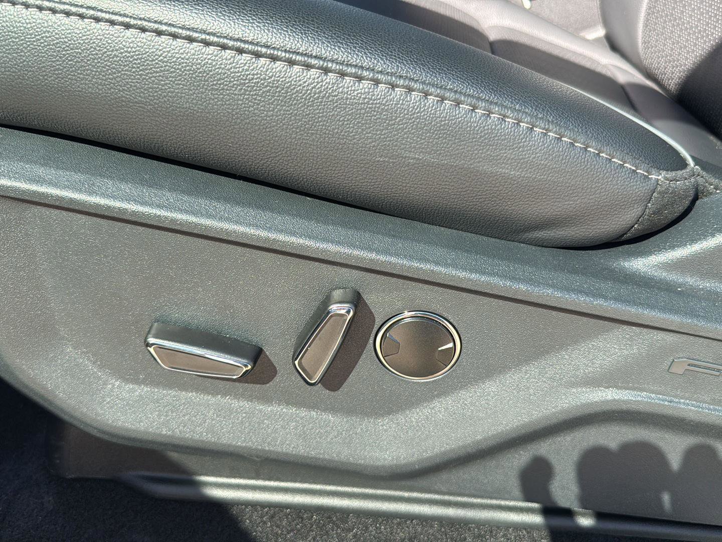 New 2025 Ford F150 Lariat w/ Equipment Group 502A High image 15