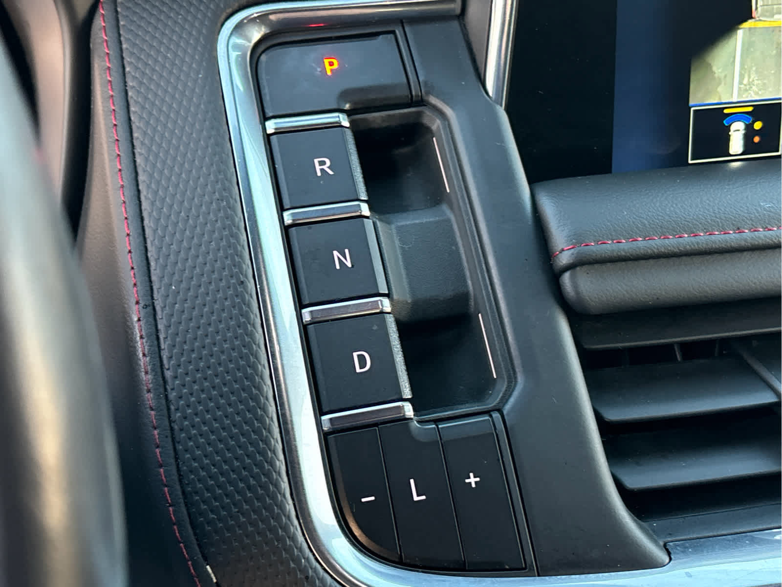 Used 2022 Chevrolet Tahoe RST w/ Luxury Package image 21