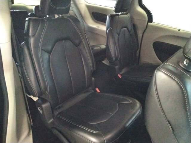 Used 2024 Chrysler Pacifica Touring-L image 22