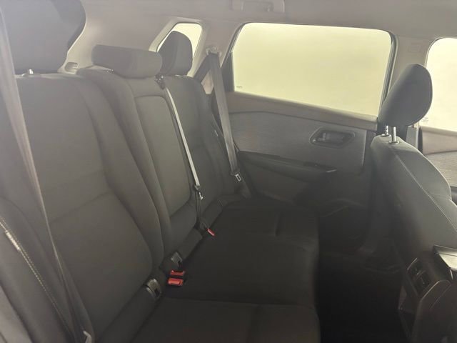 Used 2023 Nissan Rogue S image 13