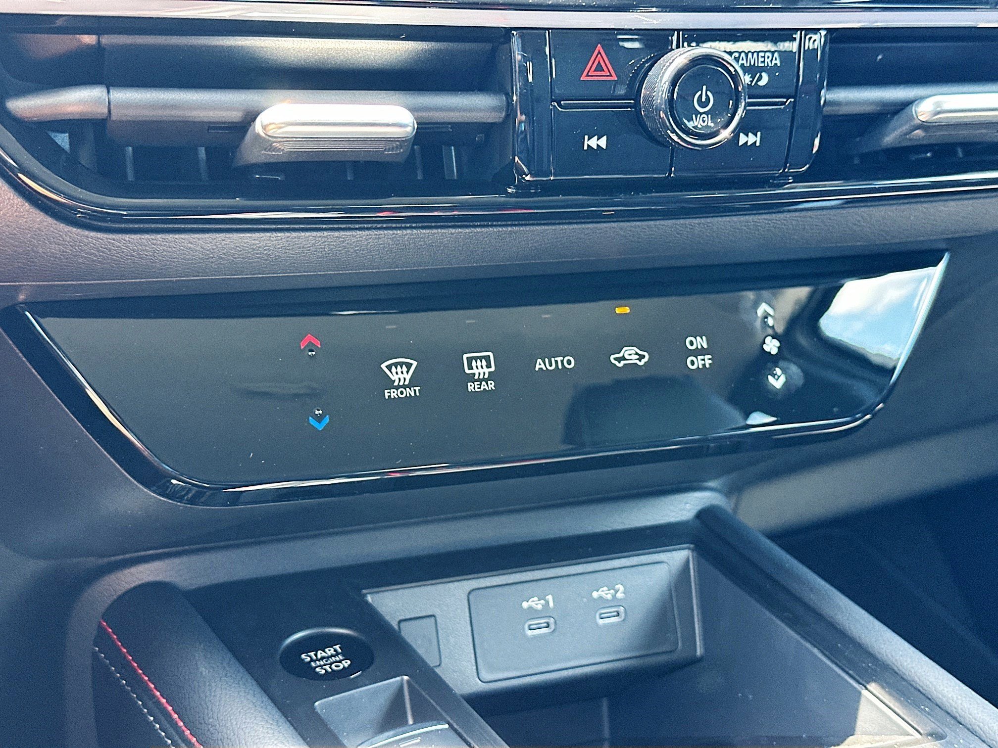 New 2025 Nissan Kicks SR FWD image 10