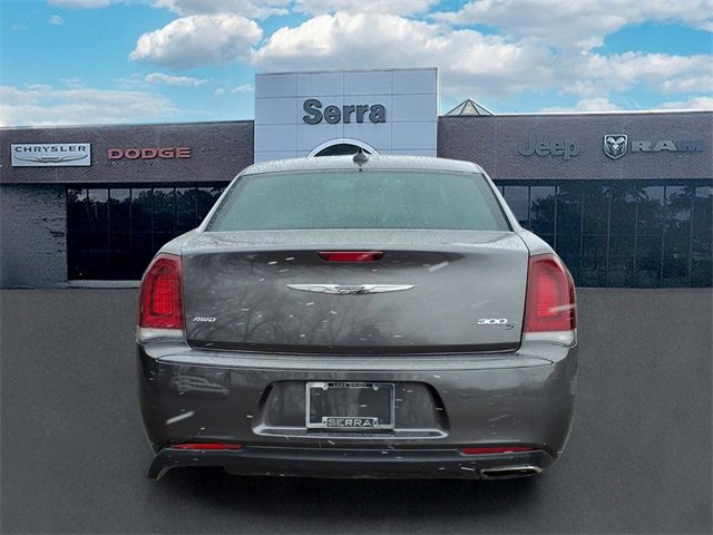 Used 2016 Chrysler 300 S image 4