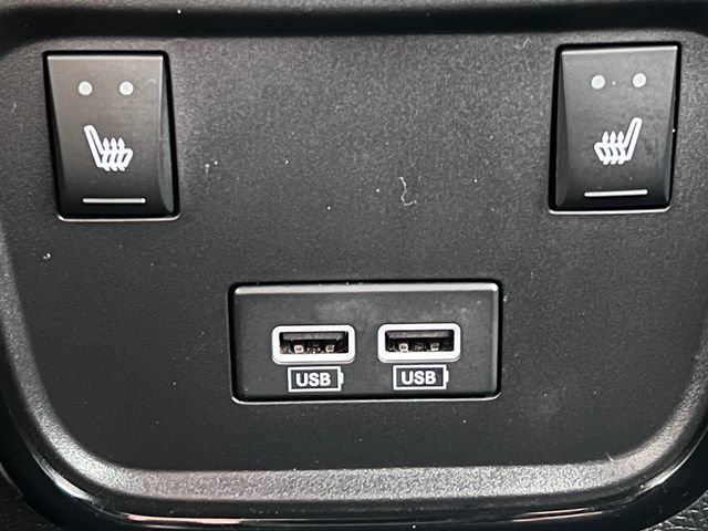 Used 2023 Chrysler 300 C RWD image 34