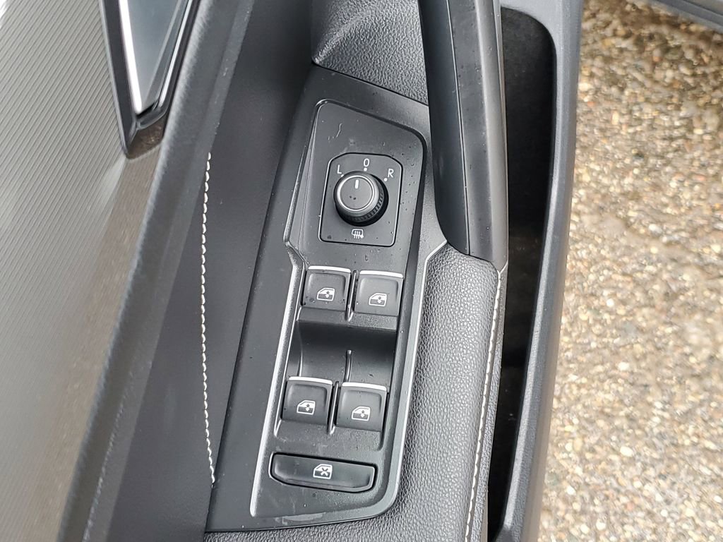 Used 2023 Volkswagen Tiguan SE image 22