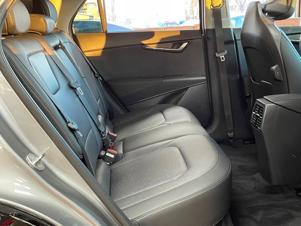 Used 2024 Kia Niro Wave w/ Wave Preserve Package image 24