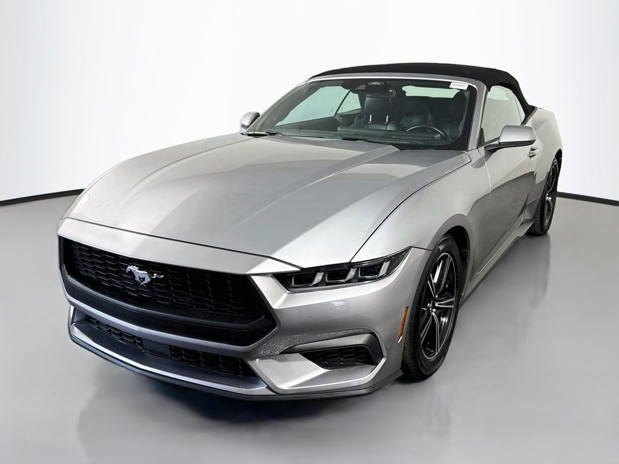 Used 2025 Ford Mustang Premium RWD image 4