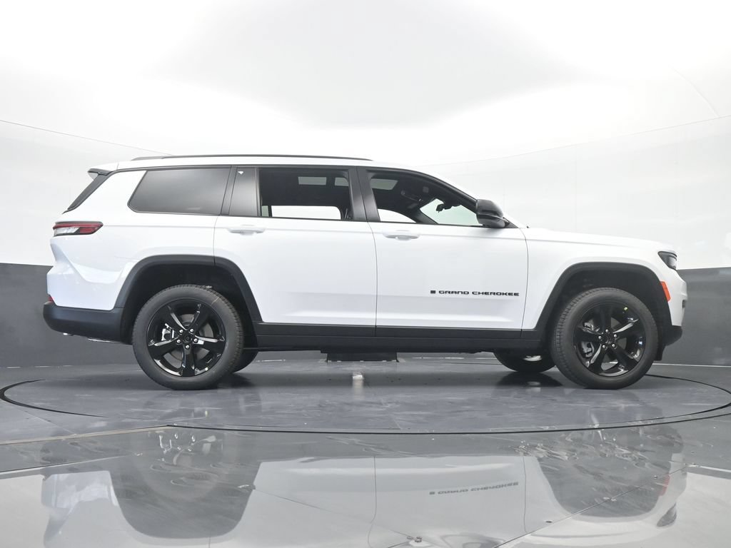 Used 2025 Jeep Grand Cherokee L Limited w/ Black Appearance Package AWD/4WD image 57
