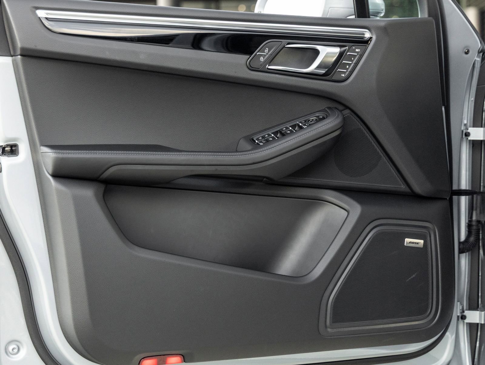 Certified 2026 Porsche Macan AWD/4WD image 20