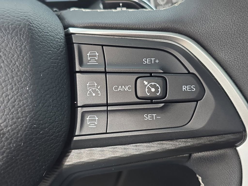 Used 2025 Jeep Grand Cherokee L Altitude image 22