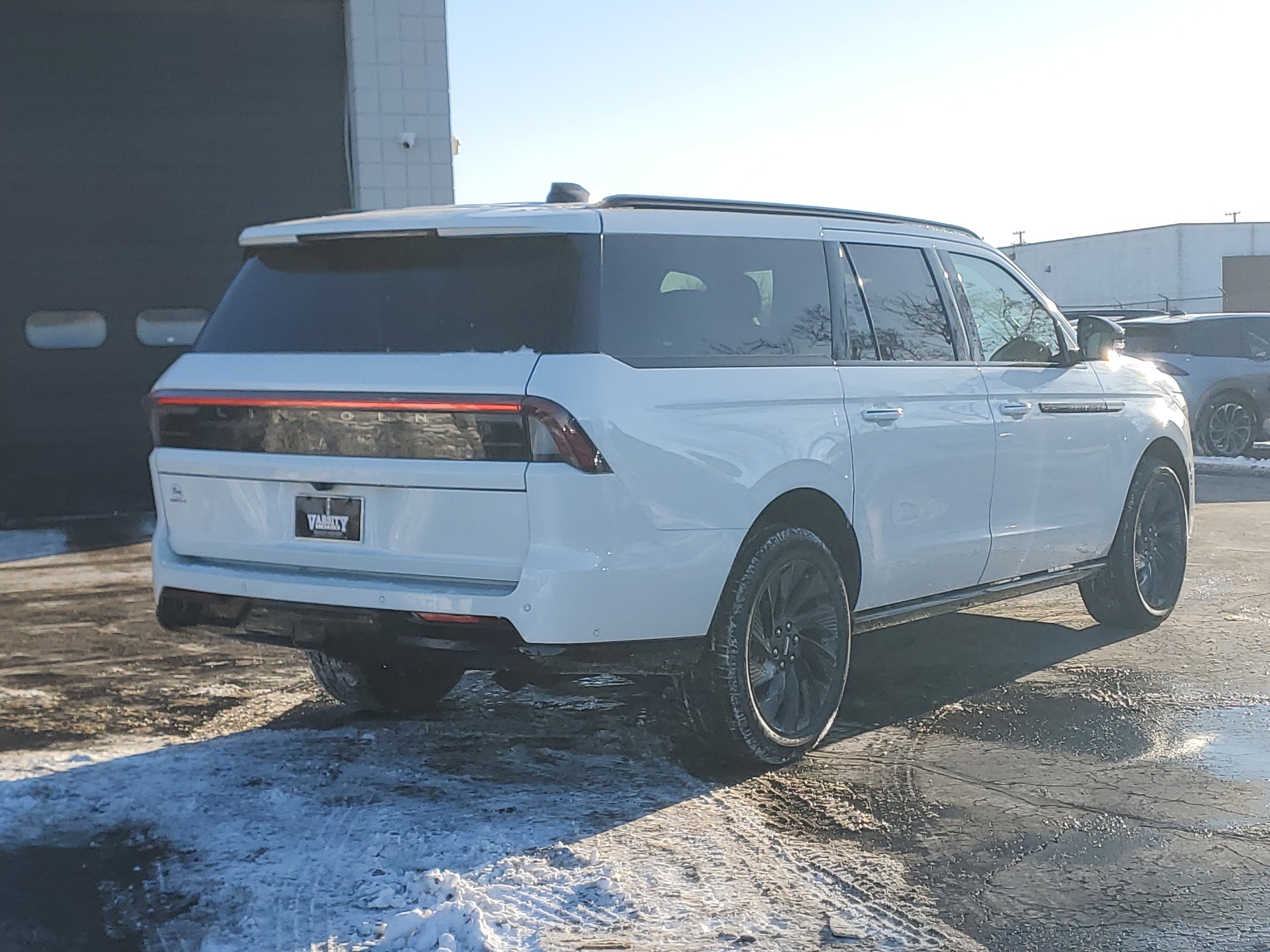New 2025 Lincoln Navigator L Reserve w/ Jet Appearance Package image 4