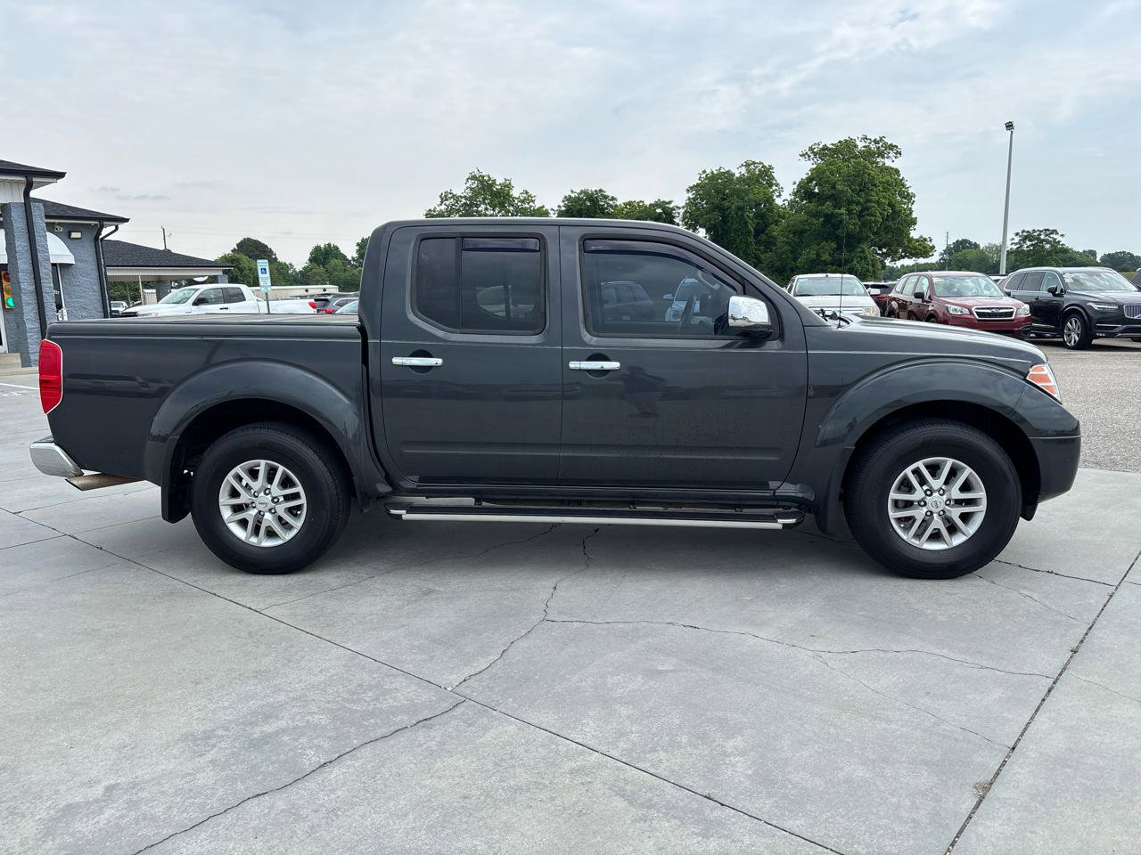 Used 2015 Nissan Frontier SV w/ SV Value Truck Package RWD image 3