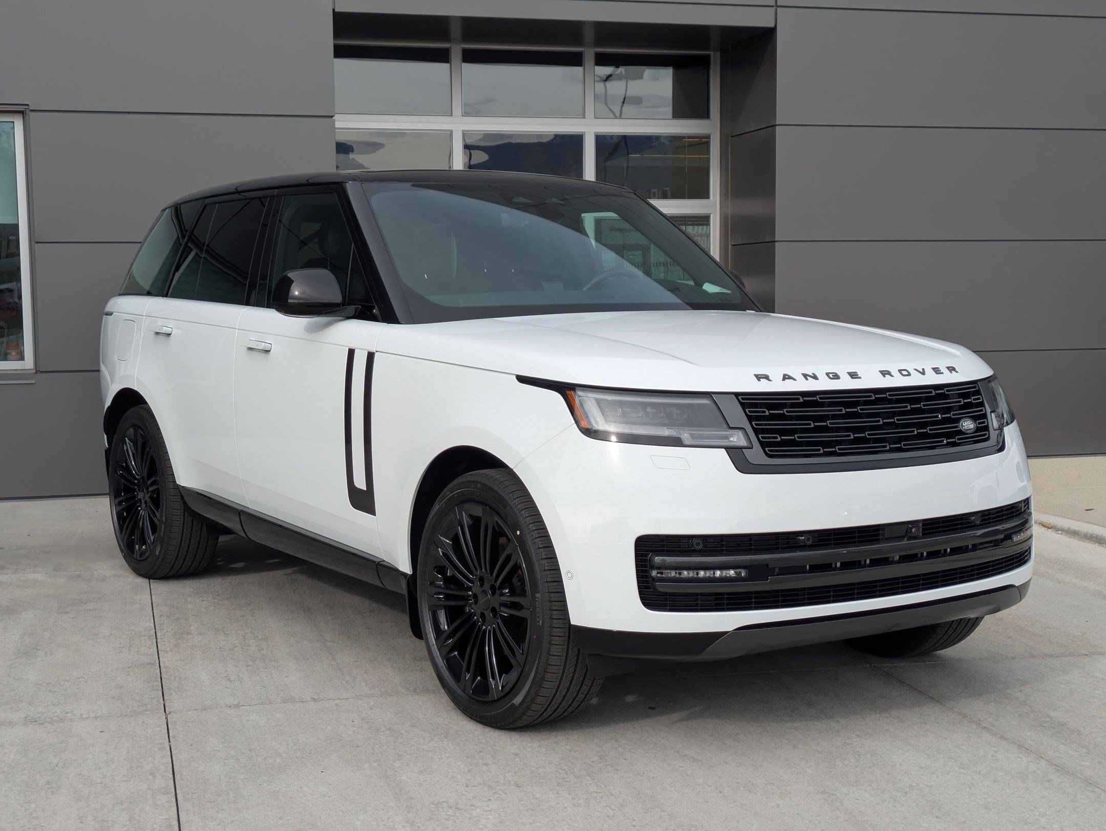 New 2026 Land Rover Range Rover SE AWD/4WD image 3
