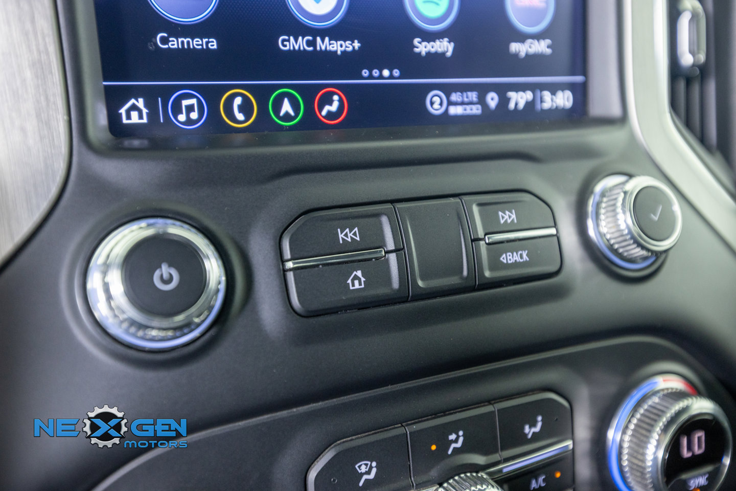 Used 2022 GMC Sierra 3500 Denali w/ Technology Package AWD/4WD image 23