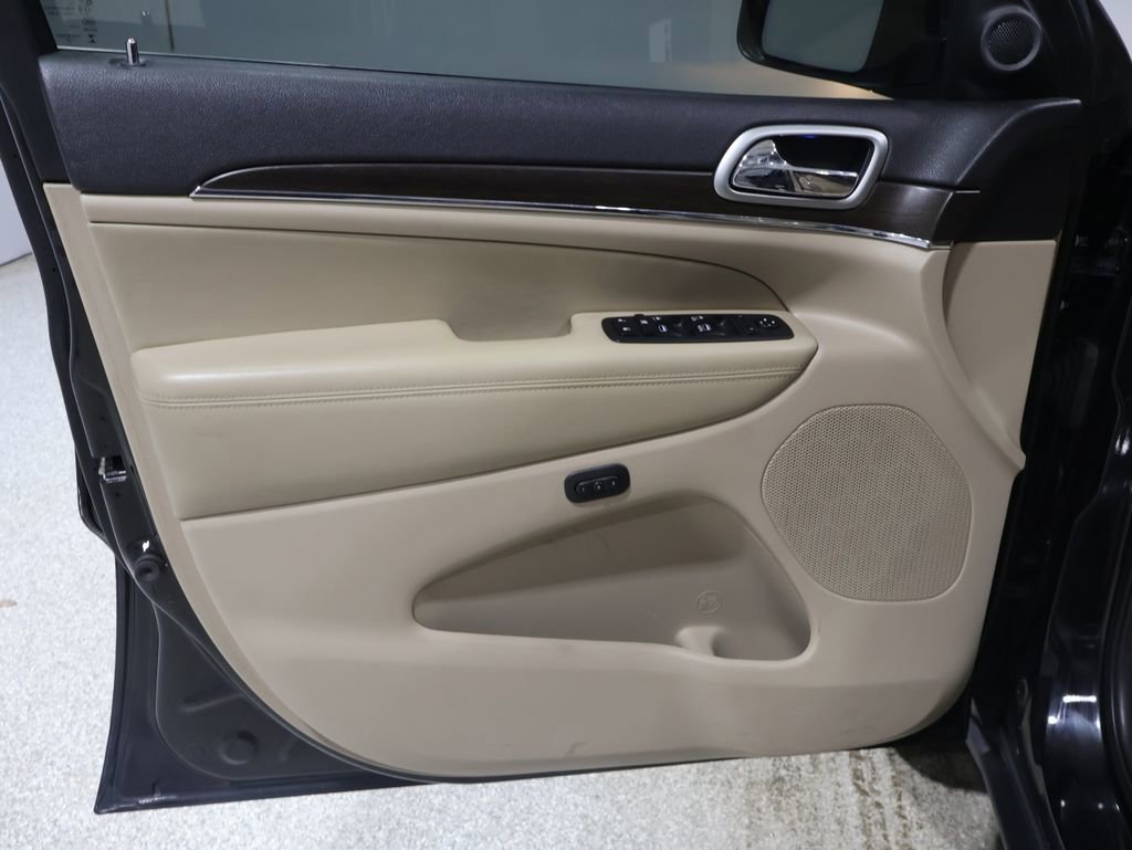 Used 2018 Jeep Grand Cherokee Limited image 15