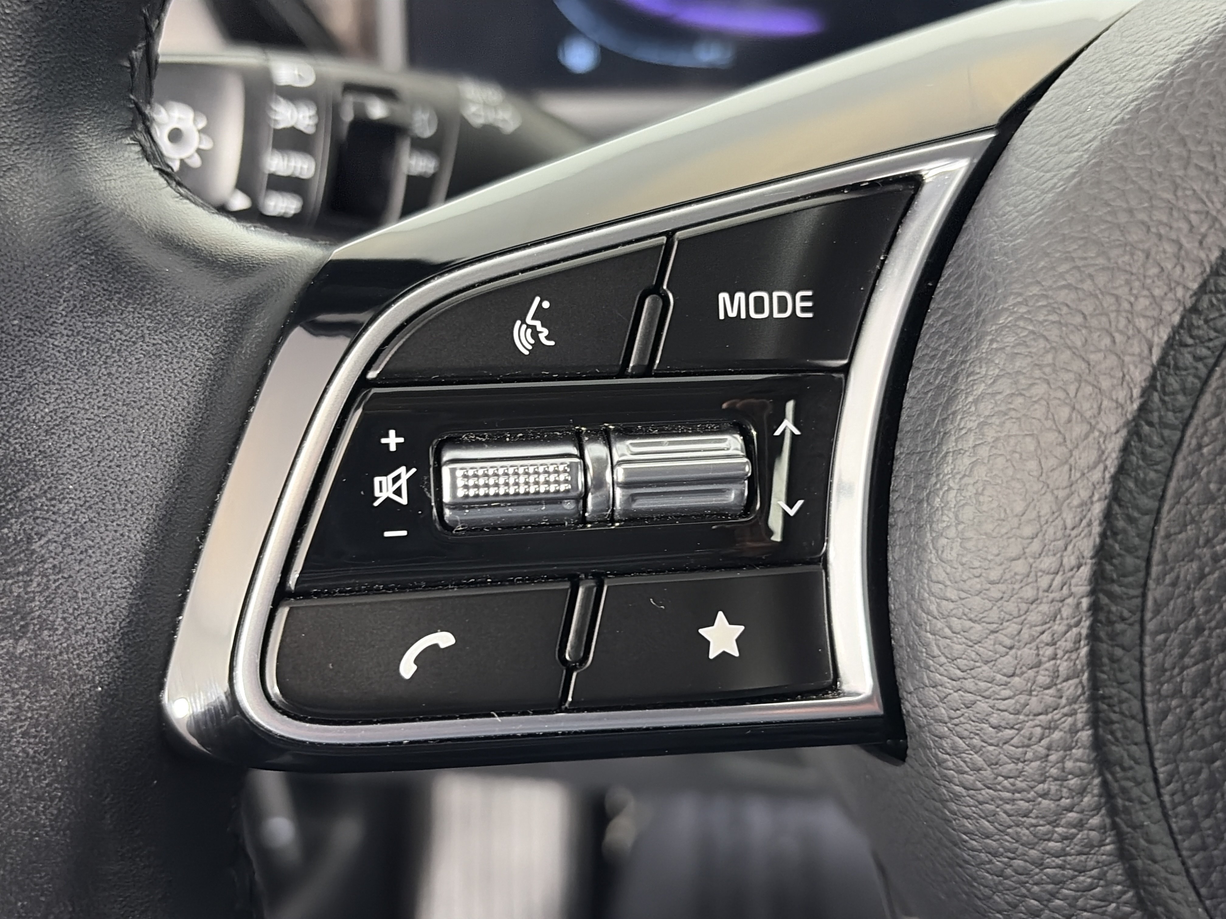 Certified 2025 Kia Seltos S AWD/4WD image 37