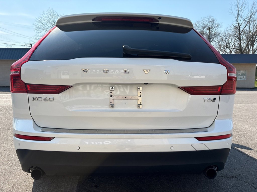 Used 2021 Volvo XC60 T6 Momentum image 5