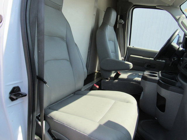 Used 2022 Ford E-450 and Econoline 450 Super Duty w/ Power Windows & Locks Group RWD image 13