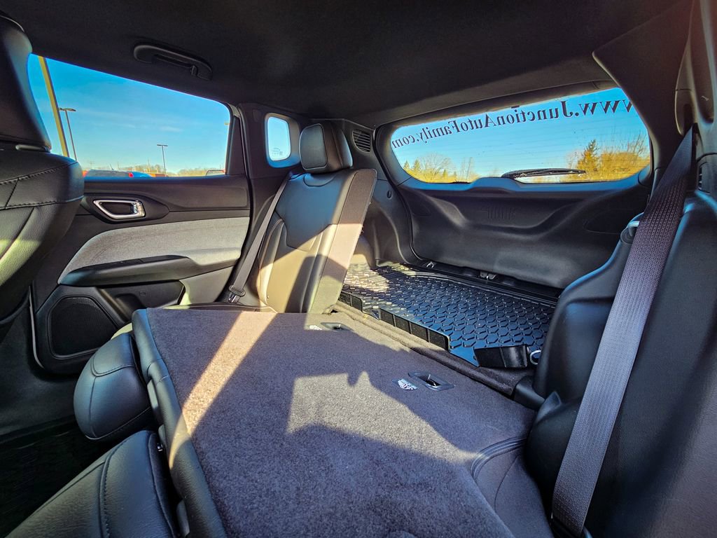 Used 2024 Jeep Compass Latitude image 34