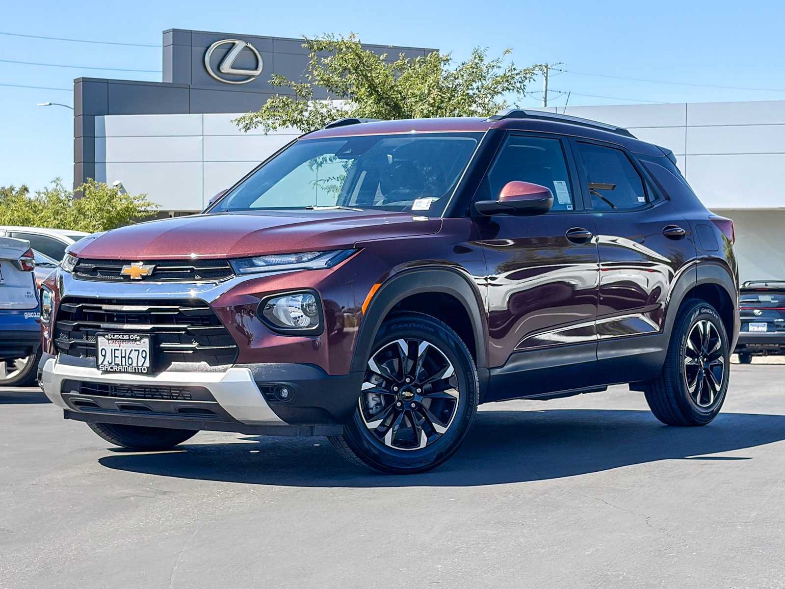 Used 2023 Chevrolet TrailBlazer LT FWD image 2
