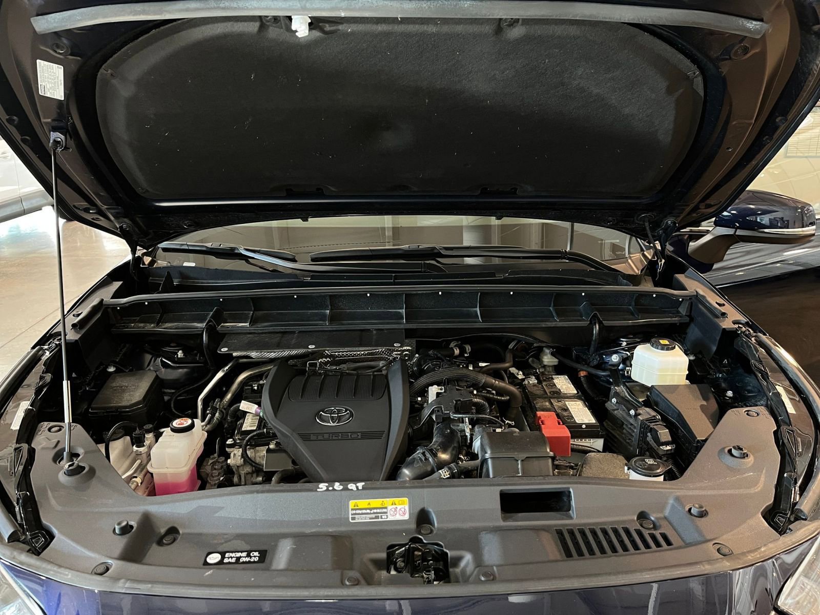 Used 2025 Toyota Highlander LE FWD image 34