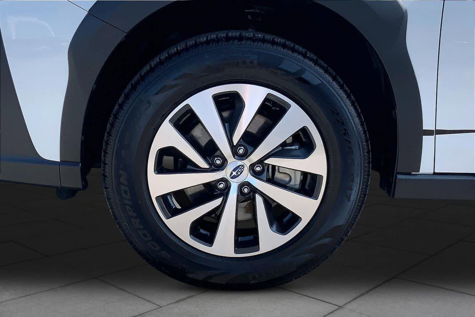 Used 2024 Subaru Outback Premium AWD/4WD image 11