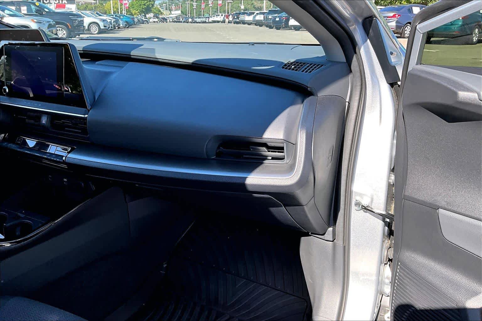 Used 2024 Toyota Prius LE FWD image 18
