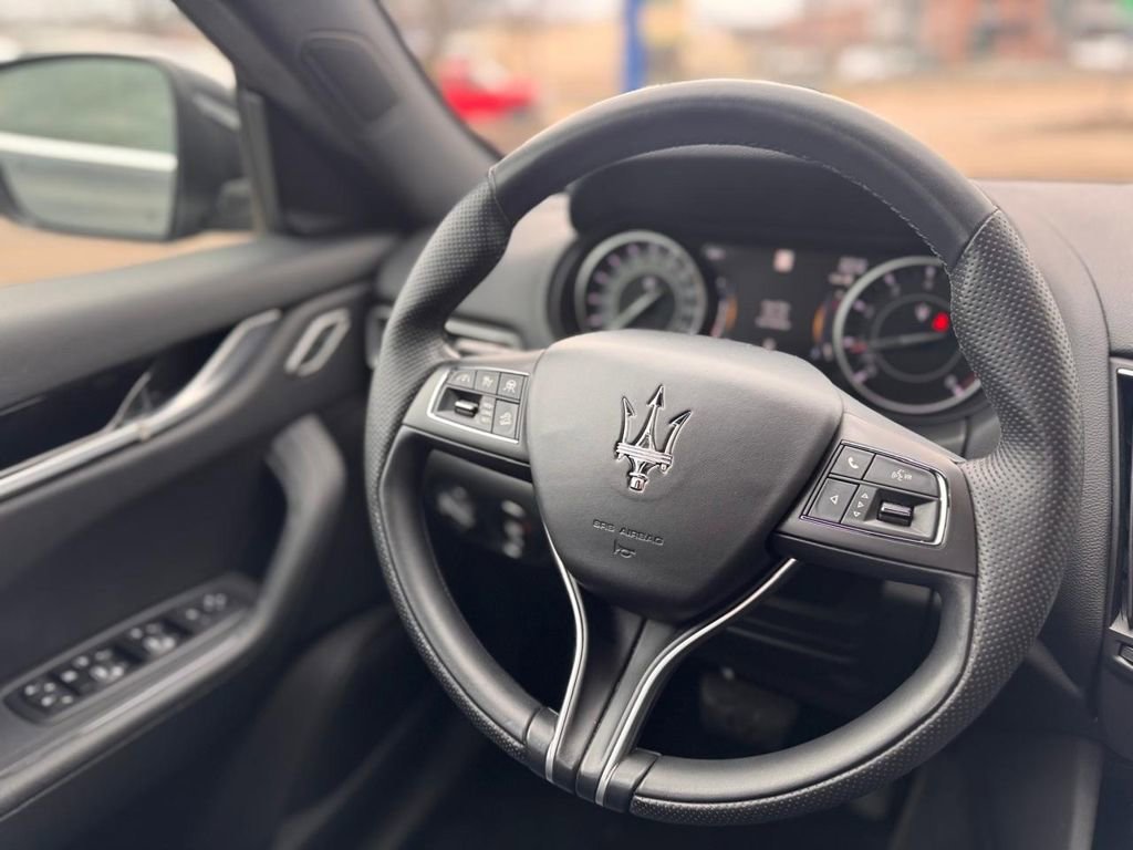 Used 2023 Maserati Levante GT AWD/4WD image 19