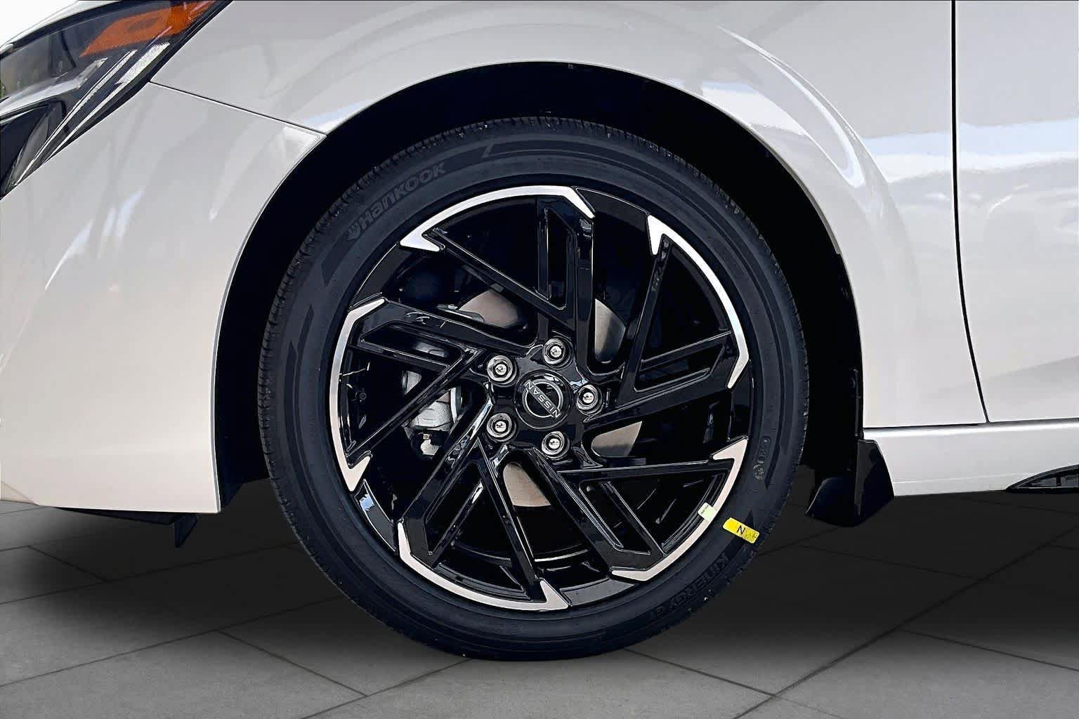 New 2026 Nissan Sentra SR FWD image 9