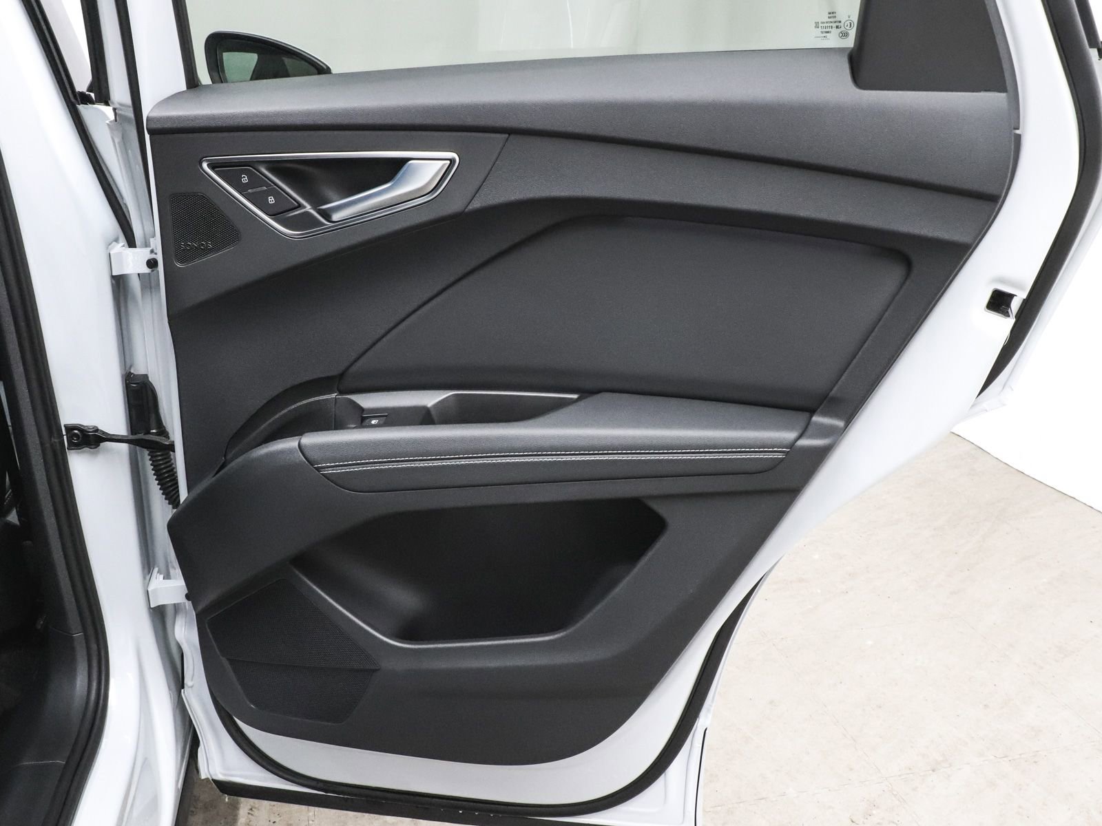 Used 2025 Audi Q4 e-tron Premium Plus w/ Premium Plus image 13