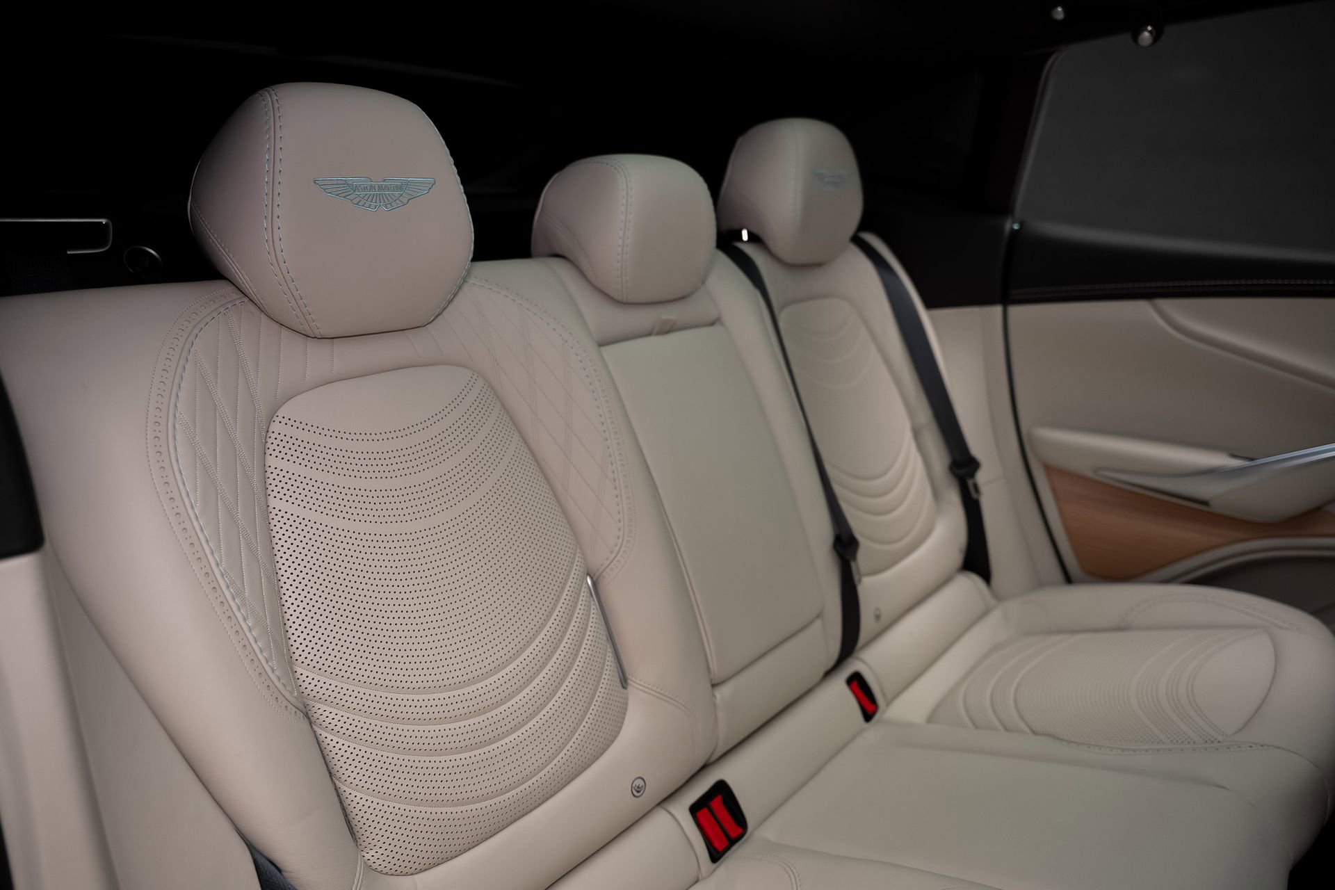 Used 2023 Aston Martin DBX AWD/4WD image 54