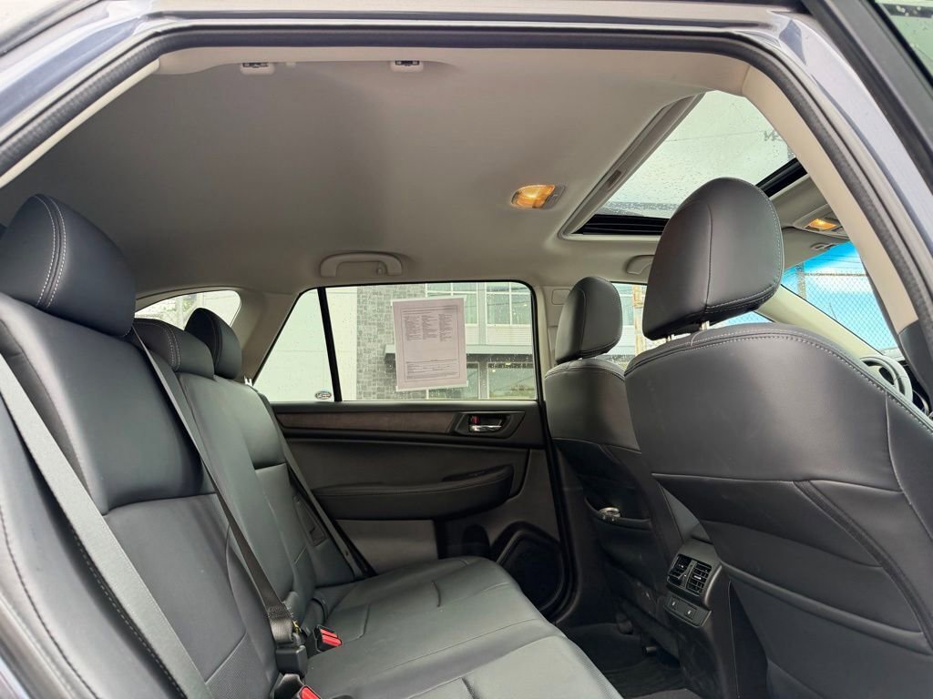 Used 2016 Subaru Outback 2.5i Limited AWD/4WD image 12
