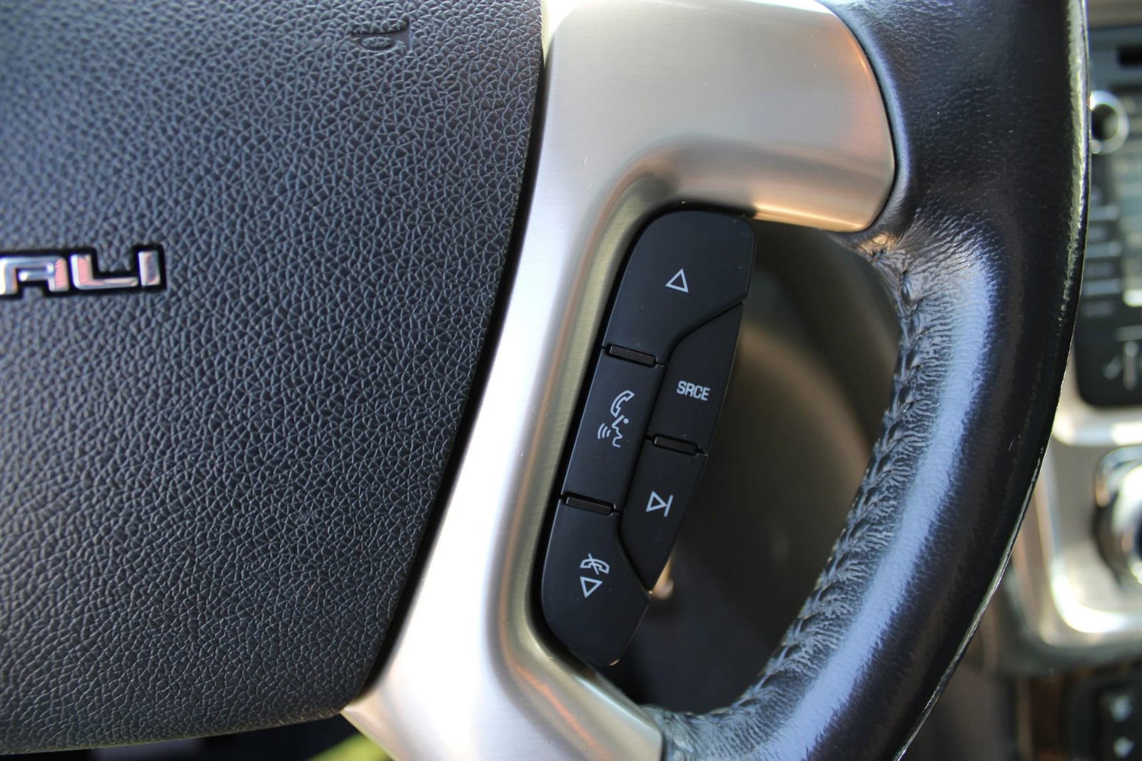 Used 2016 GMC Acadia Denali FWD image 16