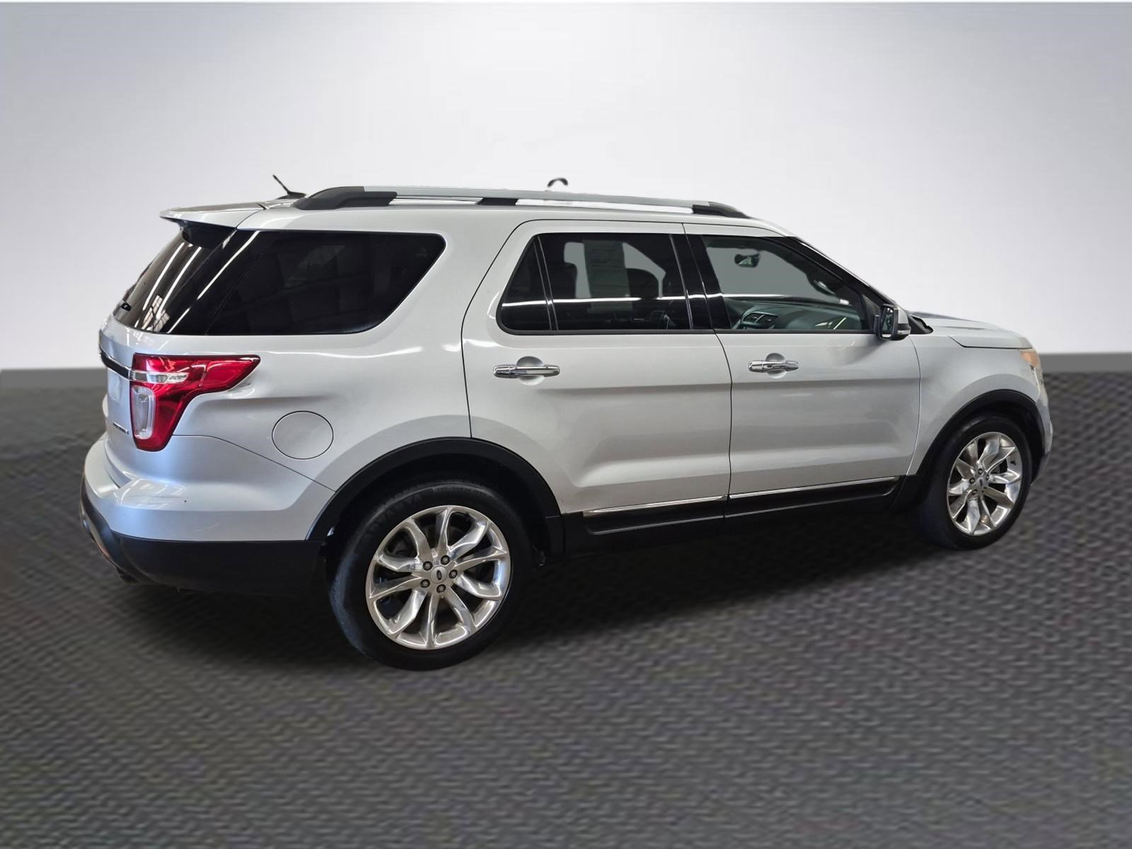 Used 2015 Ford Explorer Limited w/ Equipment Group 301A FWD image 4