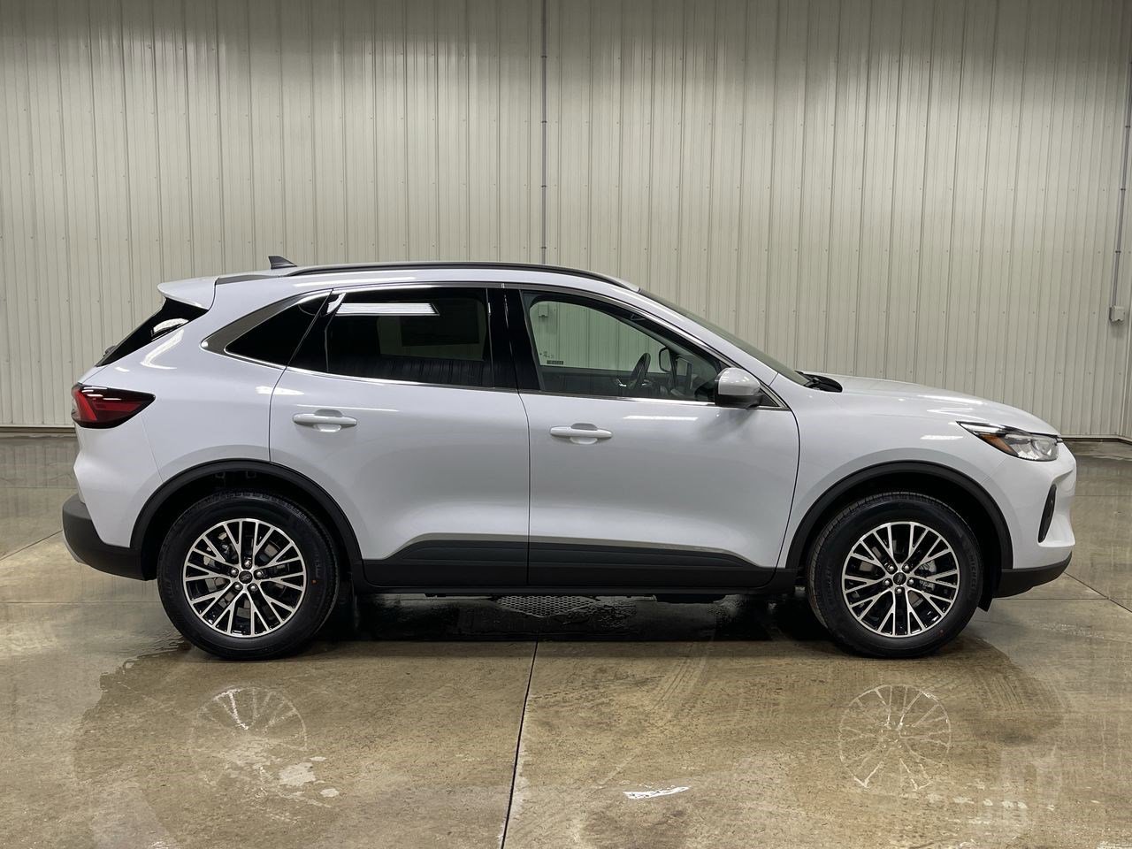 New 2025 Ford Escape SE w/ Class II Trailer Tow Package image 19