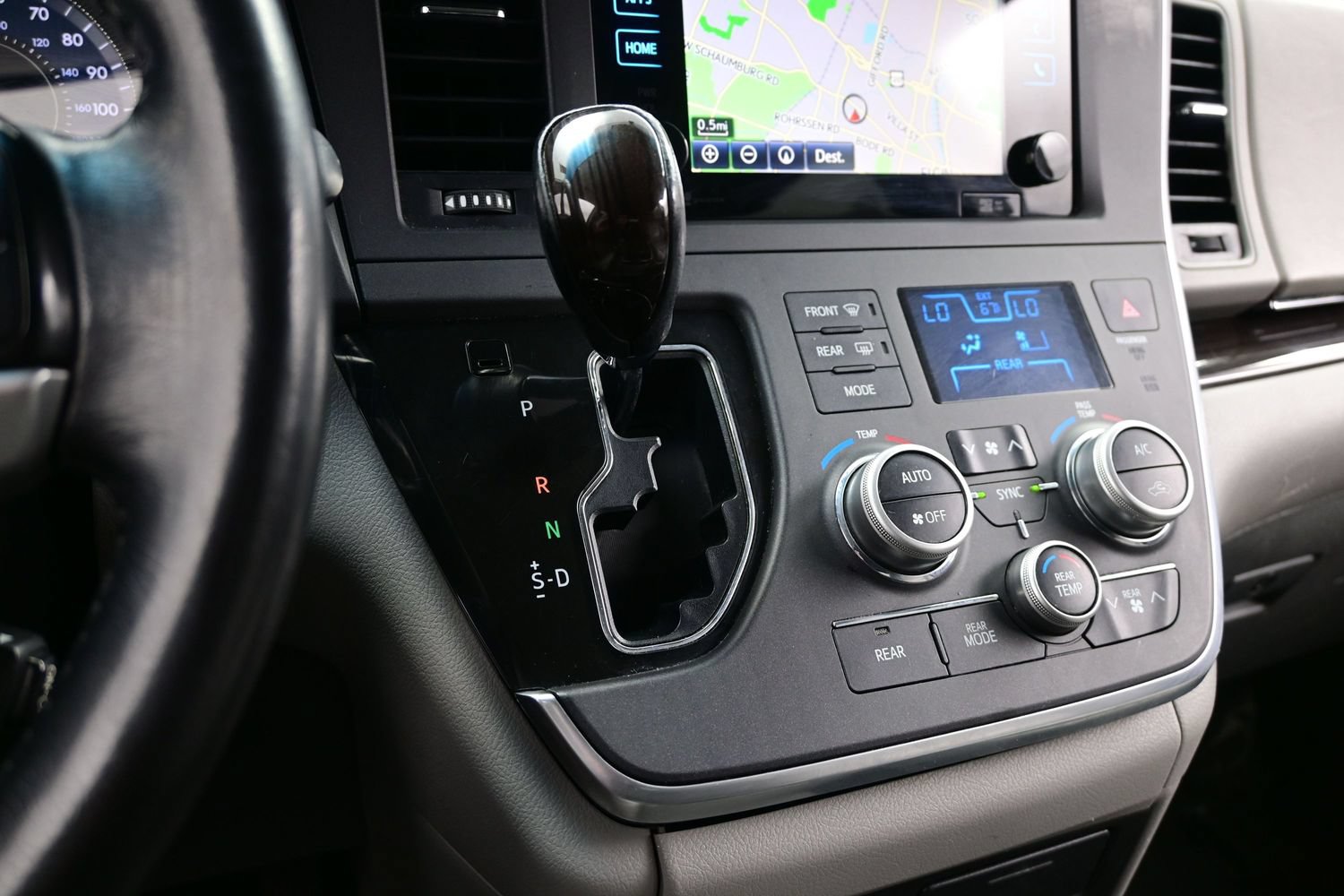 Used 2015 Toyota Sienna XLE w/ XLE Navigation Package FWD image 23