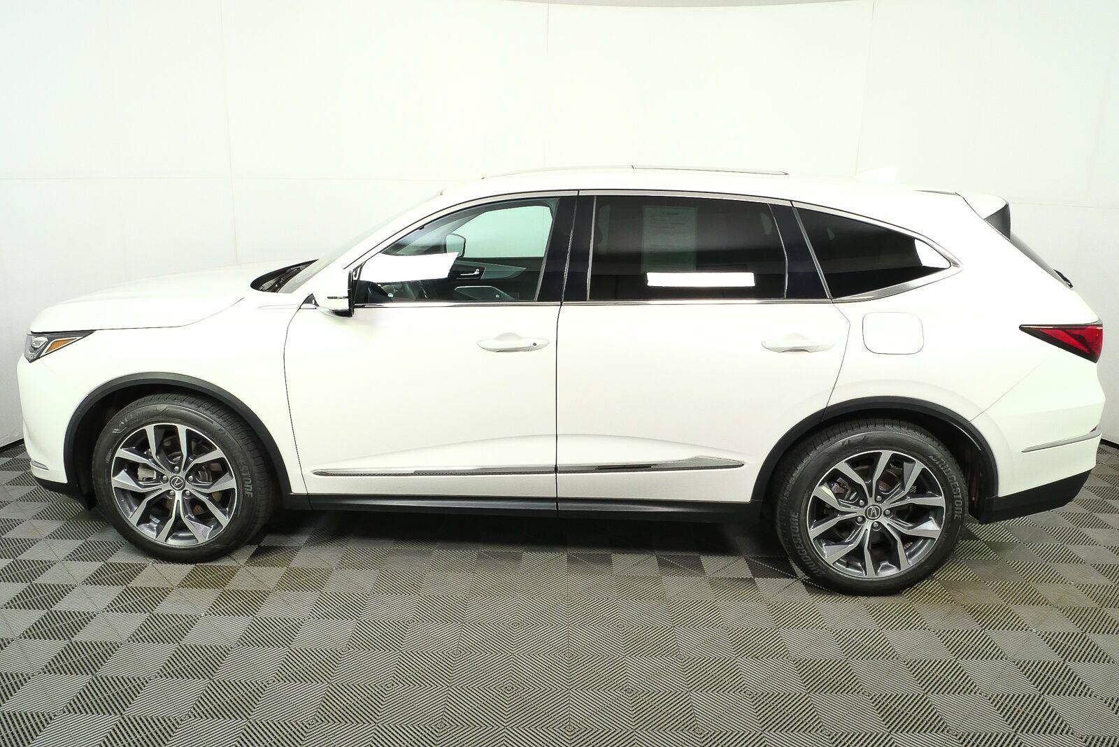 Used 2023 Acura MDX w/ Technology Package AWD/4WD image 24