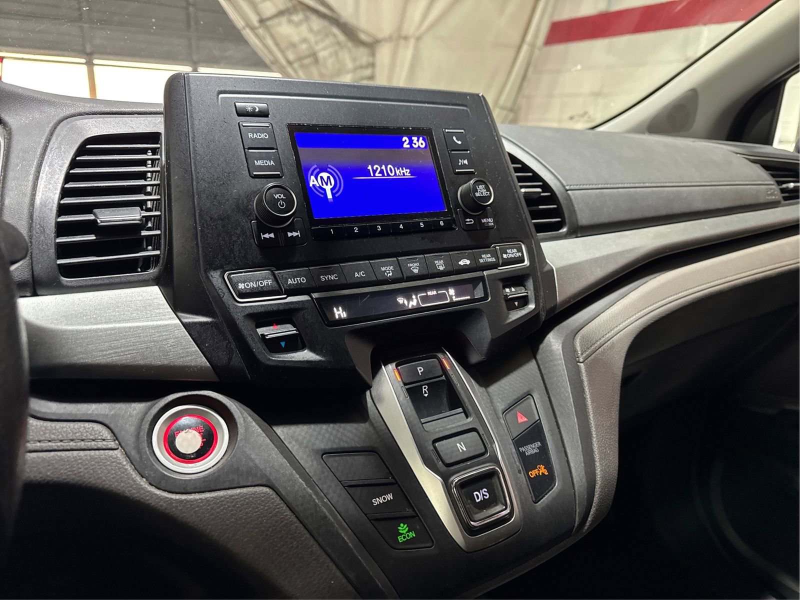 Used 2018 Honda Odyssey LX image 13