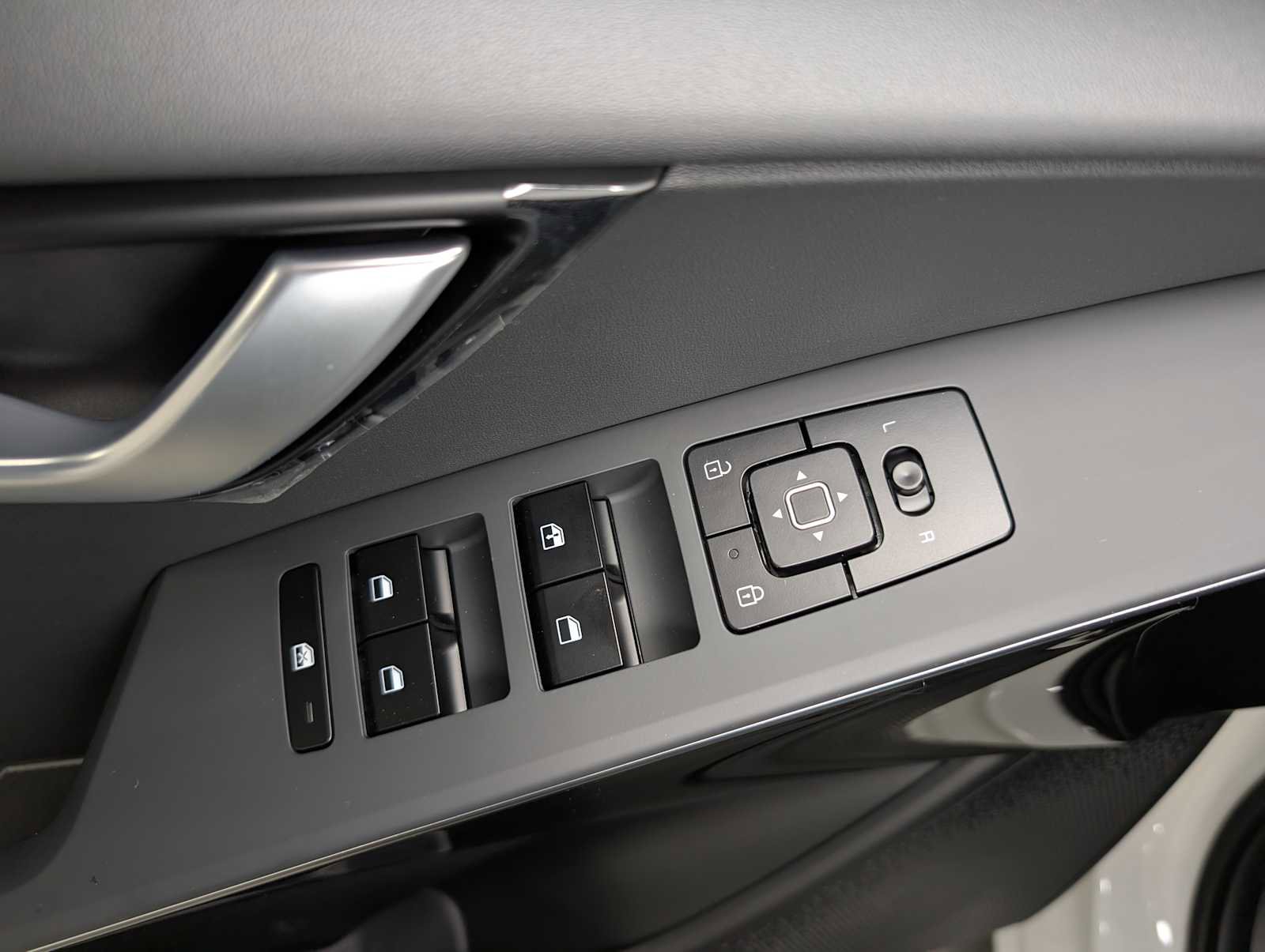 New 2025 Kia Niro Wind image 31