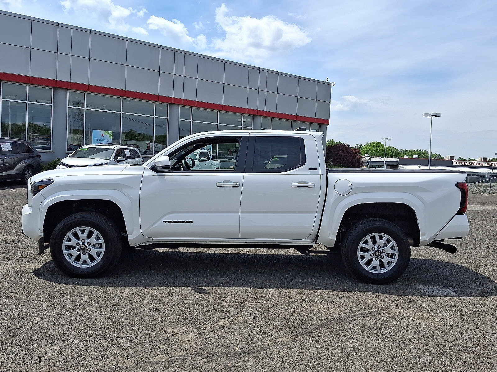 Used 2025 Toyota Tacoma SR5 w/ SR5 Upgrade Package AWD/4WD image 4