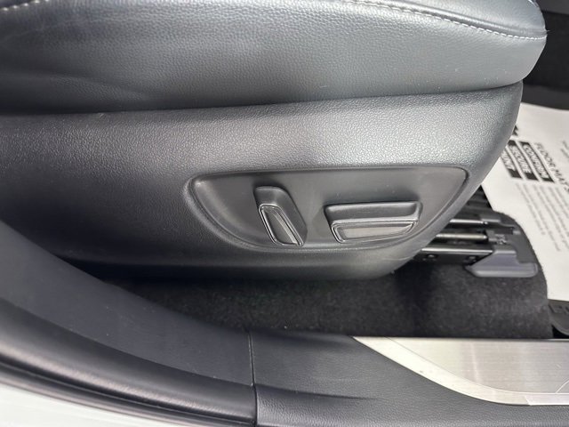 Used 2023 Toyota Highlander Platinum image 11