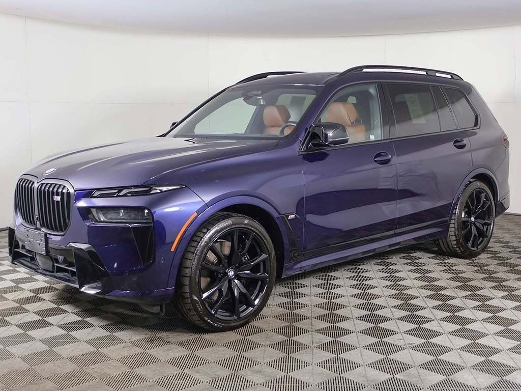 Used 2024 BMW X7 M60i image 11