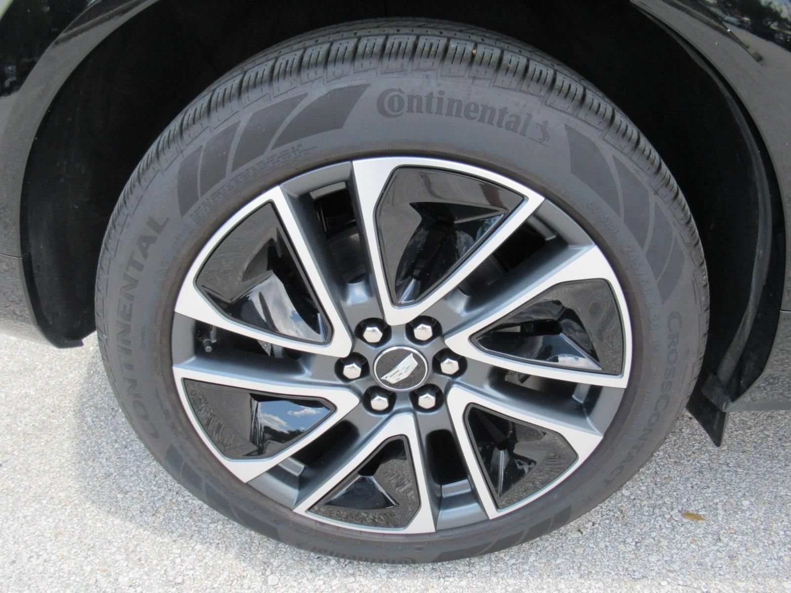 Certified 2025 Cadillac Optiq Sport 2 w/ LPO, Floor Liner Package AWD/4WD image 10
