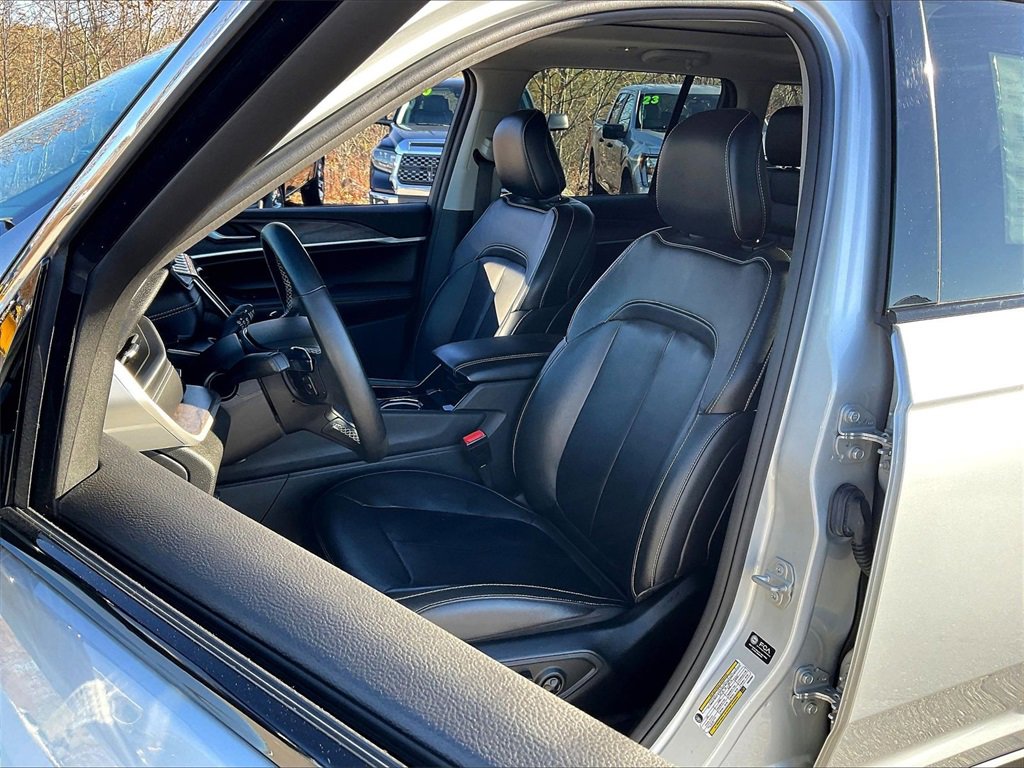 Used 2022 Jeep Grand Cherokee Limited image 9