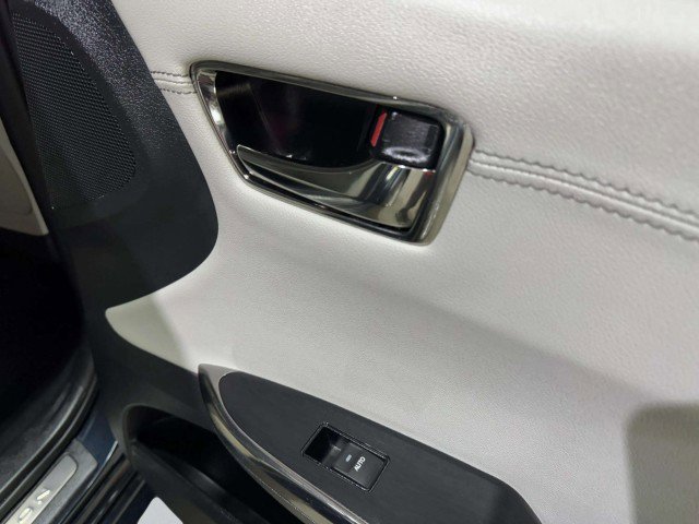 Used 2018 Toyota Avalon Limited image 39