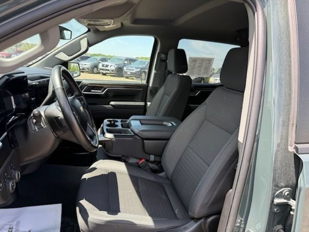 Used 2025 Chevrolet Silverado 1500 LT AWD/4WD image 27