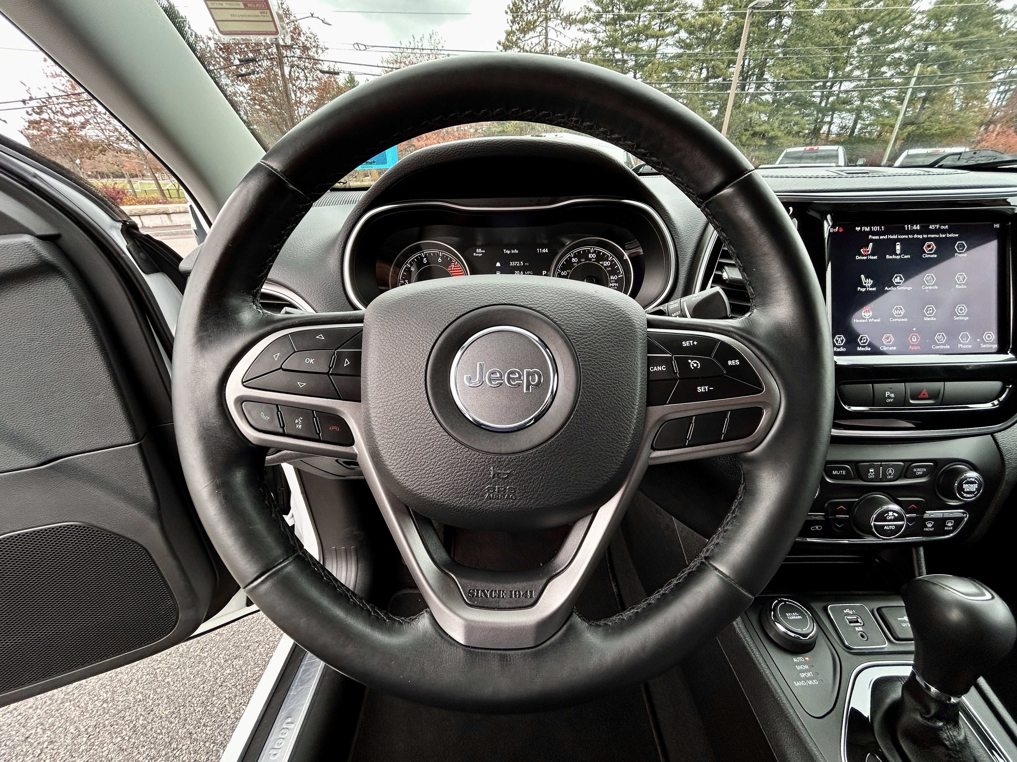 Used 2019 Jeep Cherokee Limited image 27