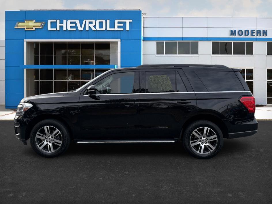 Used 2023 Ford Expedition XLT image 2